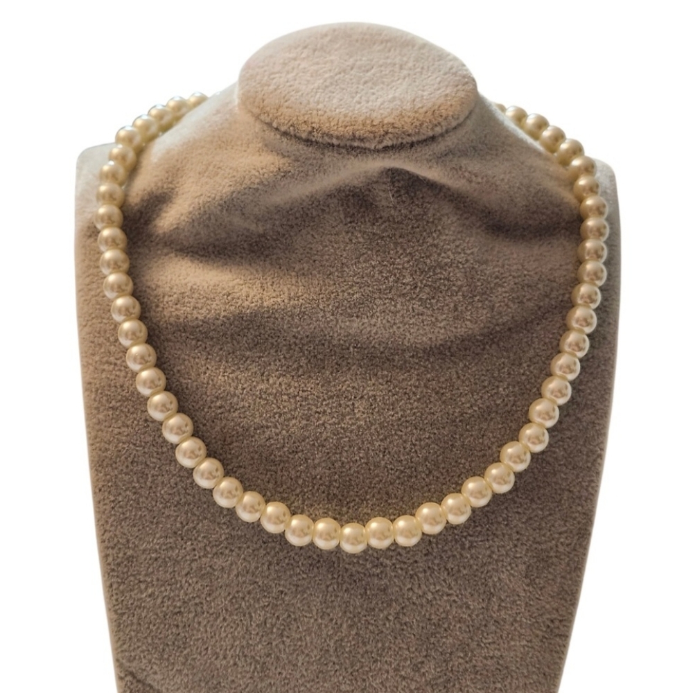 Quality Faux Pearl Necklace.
